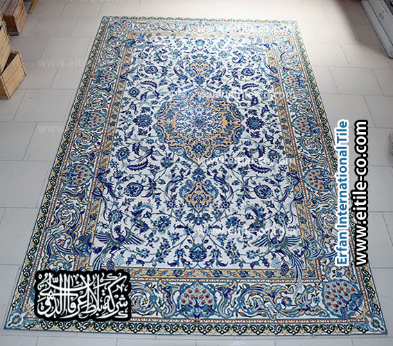 بلاط سيراميكي يدوي الصنع بتصميم مستوحى من السجاد الفارسي، مصمم ومنفذ حسب الطلب على يد EITile، ليضفي على الأرضيات فنًا فارسيًا أصيلًا وأناقة خالدة — www.eitile-co.com