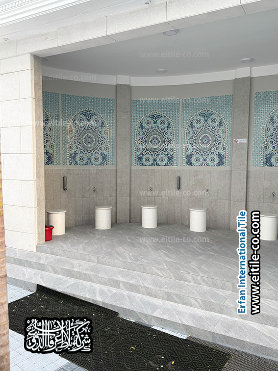 بلاط زليج يدوي من تصميم وتصنيع إي تايل، يزين منطقة الوضوء في مسجد محمد علي بجزيرة إيدهفوشي، جزر المالديف, www.eitile-co.com