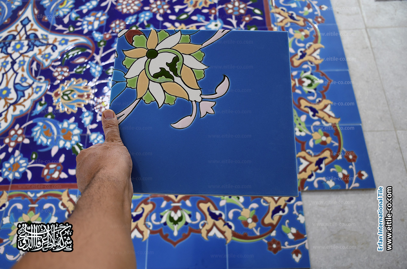 نوفر بلاط سيراميك يدوي مستوحى من نقوش السجاد الأصيلة، مع دعم كامل لعمليات التصنيع والتركيب في أي مكان حول العالم، www.eitile-co.com